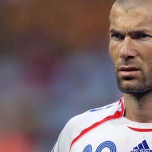 开云网页版-王者归来！詹姆斯战术转型首秀惊艳，伯纳乌式沸腾震撼篮坛，王者归来！詹姆斯战术转型首秀惊艳，伯纳乌式沸腾震撼篮坛